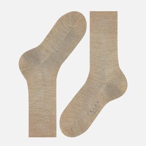 AIRPORT NUTMEG - Image 1