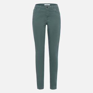 SHAKIRA WINTER GREENERY – Image 1