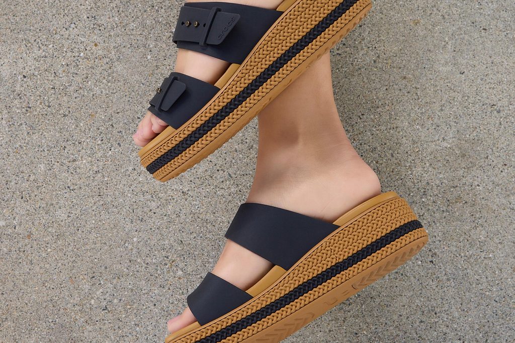 BROOKLYN BUCKLE WEDGE BLACK