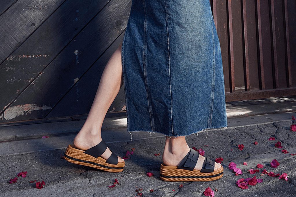 BROOKLYN BUCKLE WEDGE BLACK