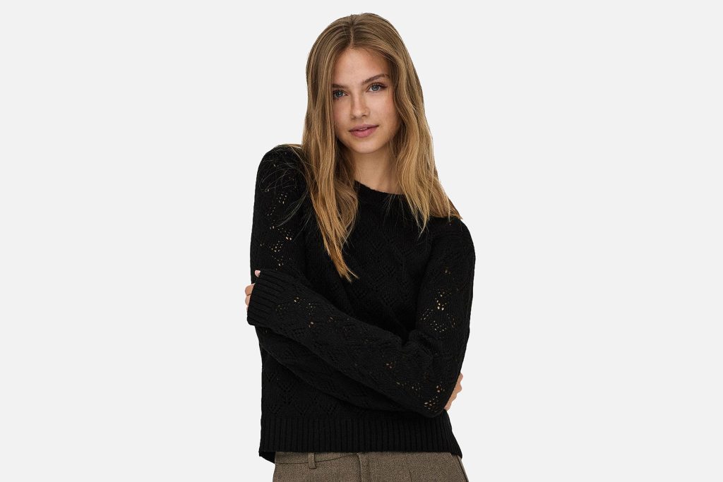AMANDA PULL BLACK