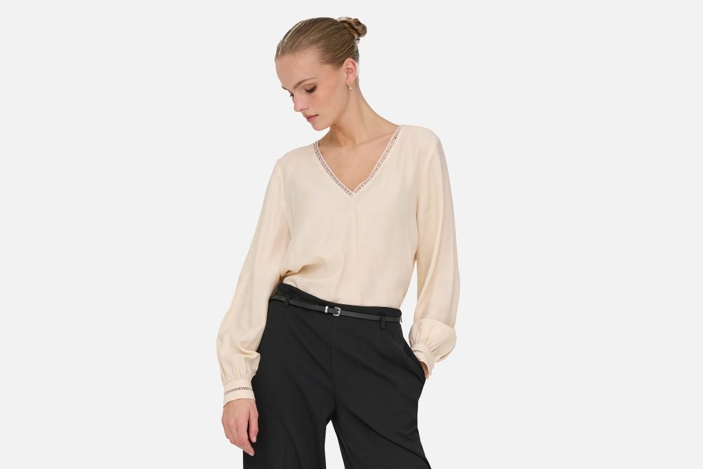 CORA V NECK SANDSHELL