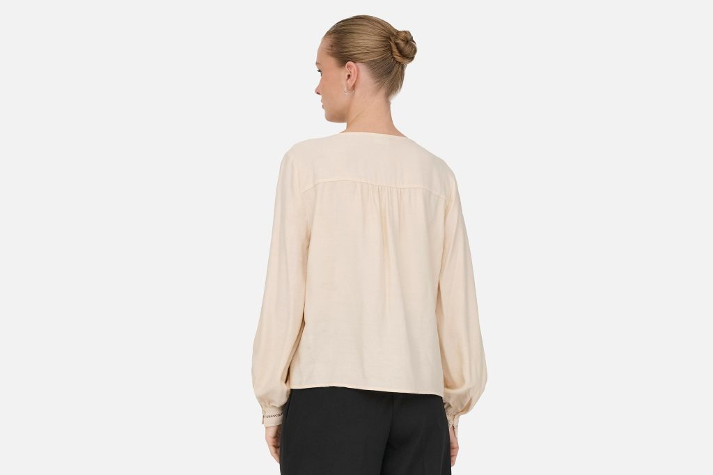 CORA V NECK SANDSHELL