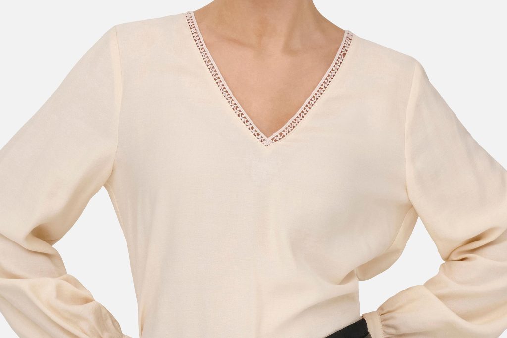 CORA V NECK SANDSHELL