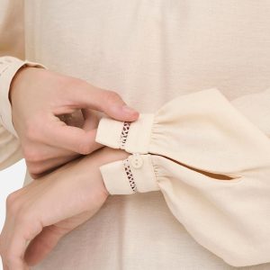 CORA V NECK SANDSHELL - Image 6