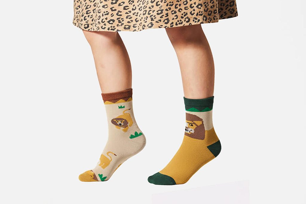 SOCKS LION AROUND KIDS