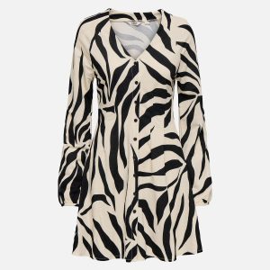 SAKURA SHORT BLACK FLOWER – Image 1