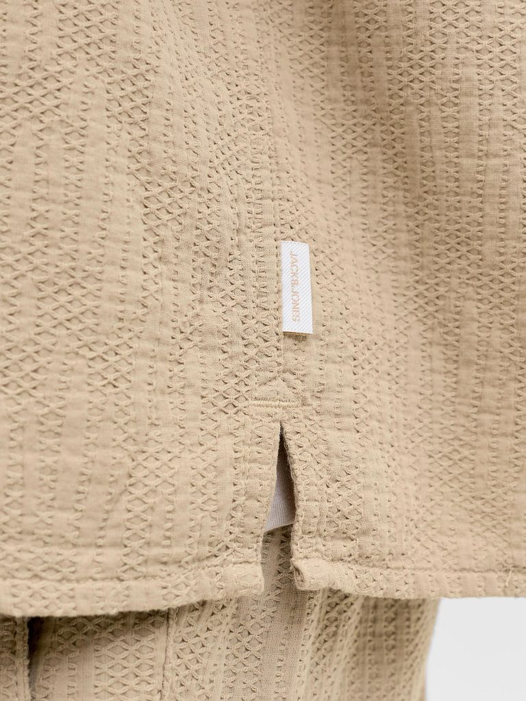 JORMONTAUK WAVY TEXTURE SHIRT CROCKERY