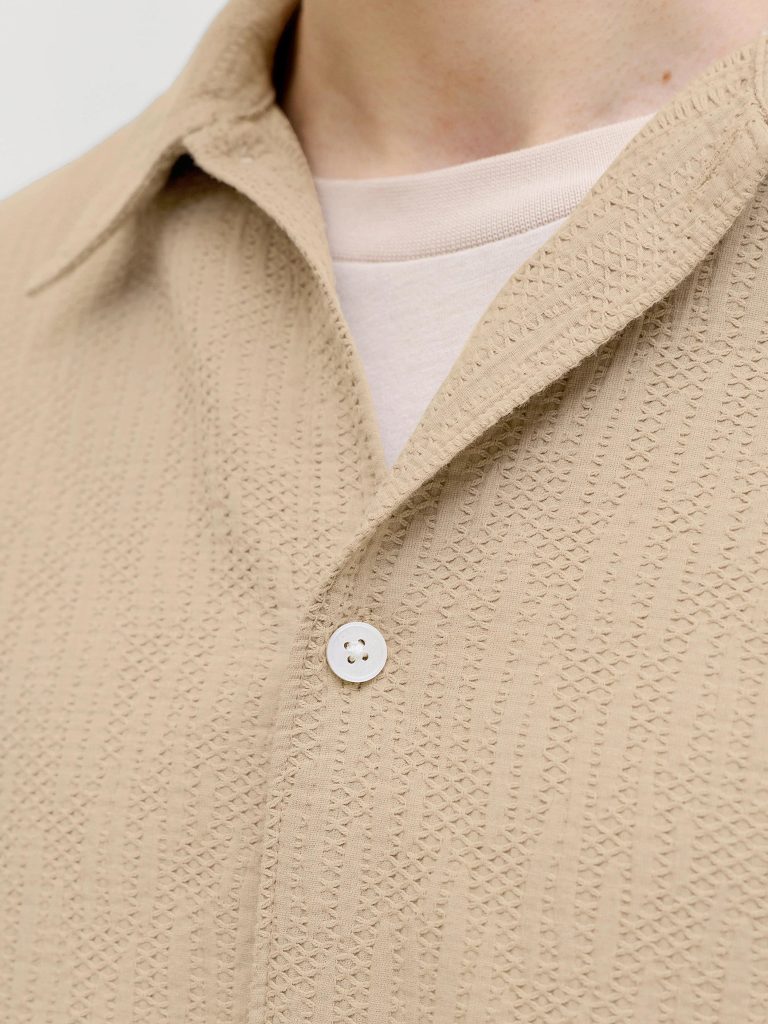 JORMONTAUK WAVY TEXTURE SHIRT CROCKERY