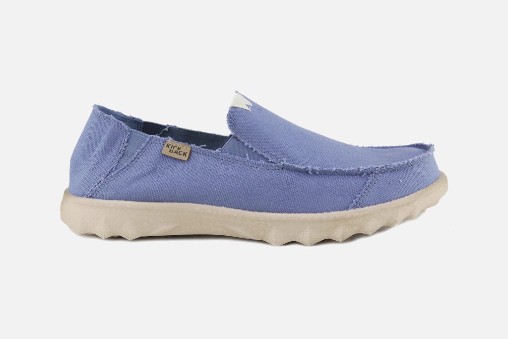 KICKBACK COUCH MID BLUE