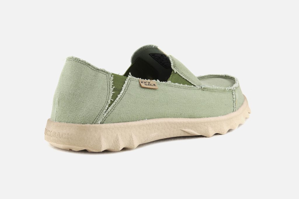 KICKBACK COUCH MID GREEN