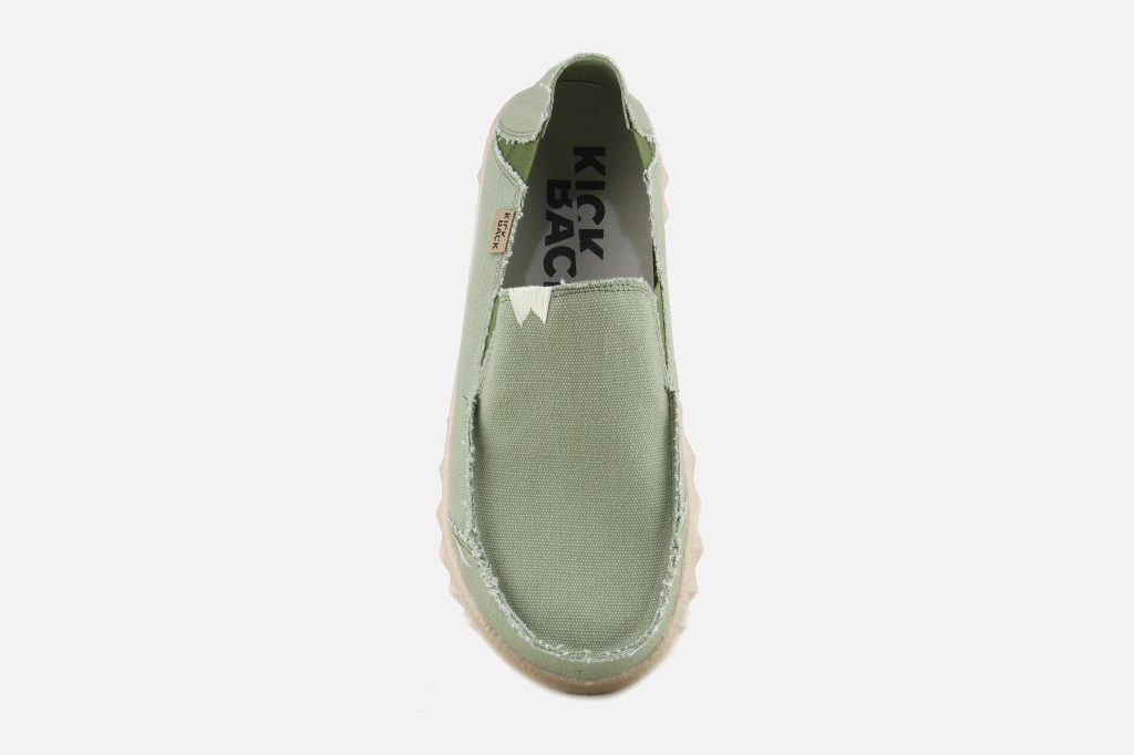 KICKBACK COUCH MID GREEN