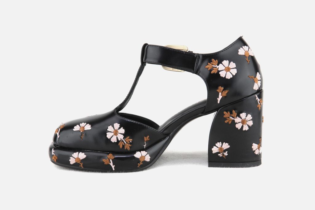 NENUPHAR BLACK FLOWERS