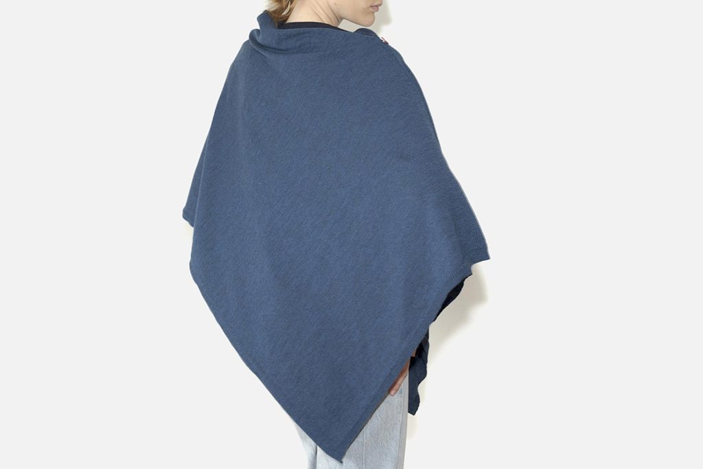 PONCHO BERTHE BLEU NUIT