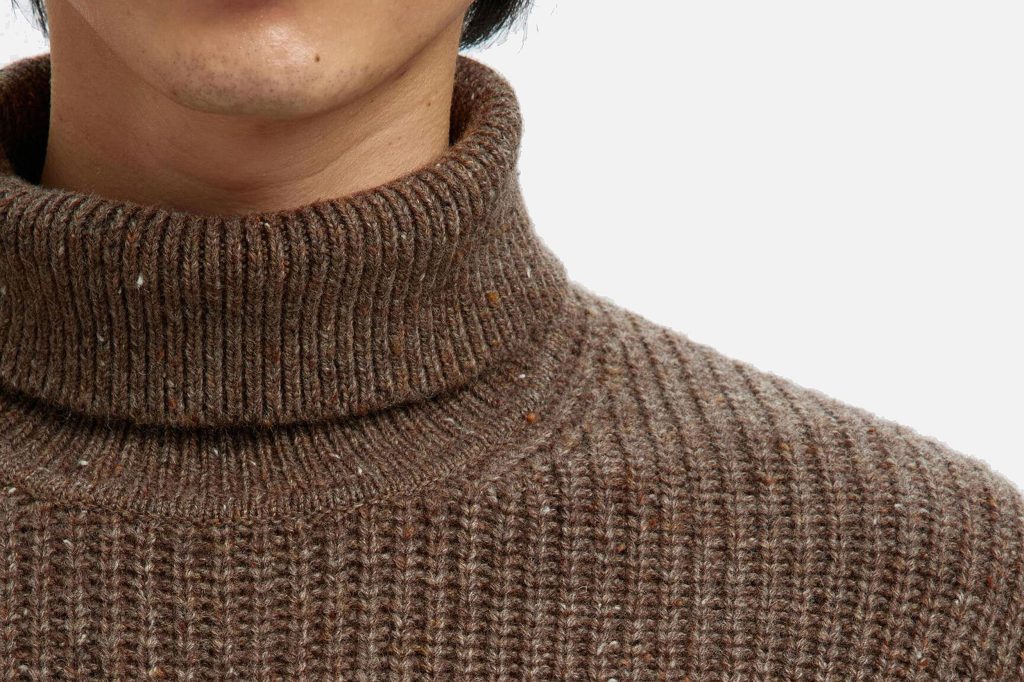 LAND KNIT RLX ROLL NECK COFFE