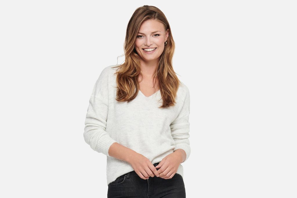 ELANORA VNECK CLOUD DANCER