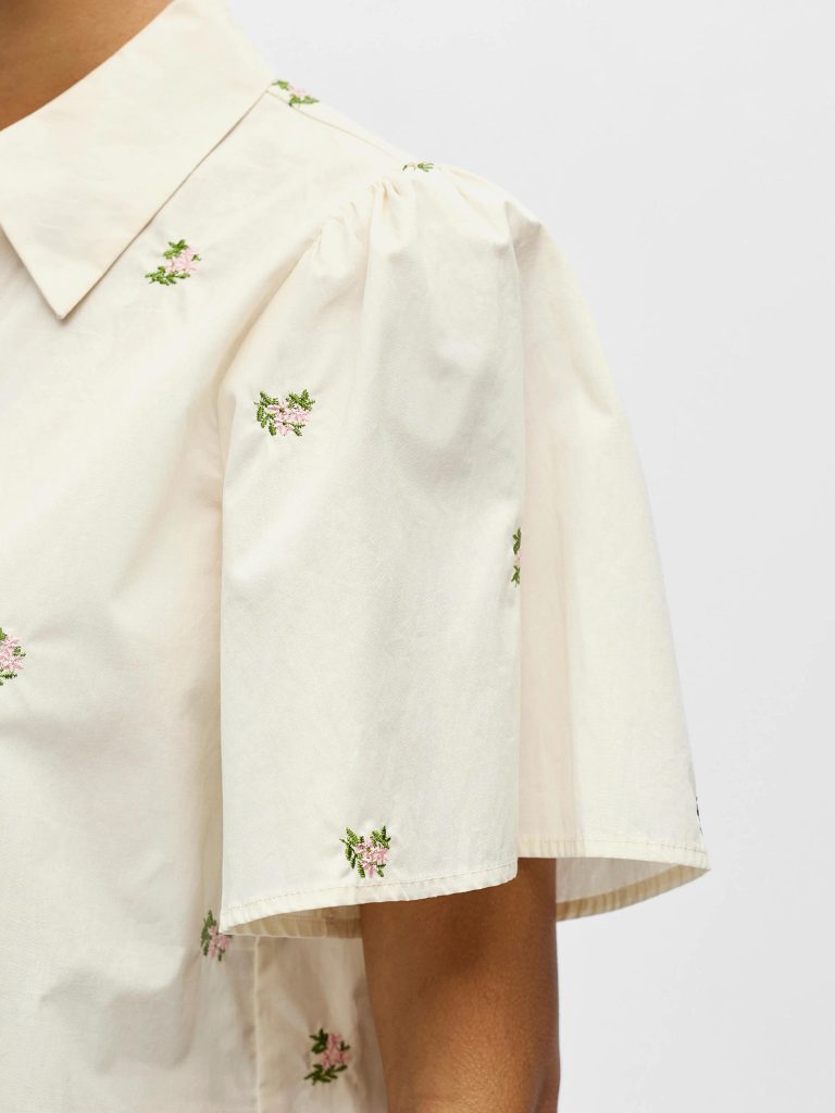 OBJMOLIA SS RE SHIRT CLOUD DANCER EMB FLOWER