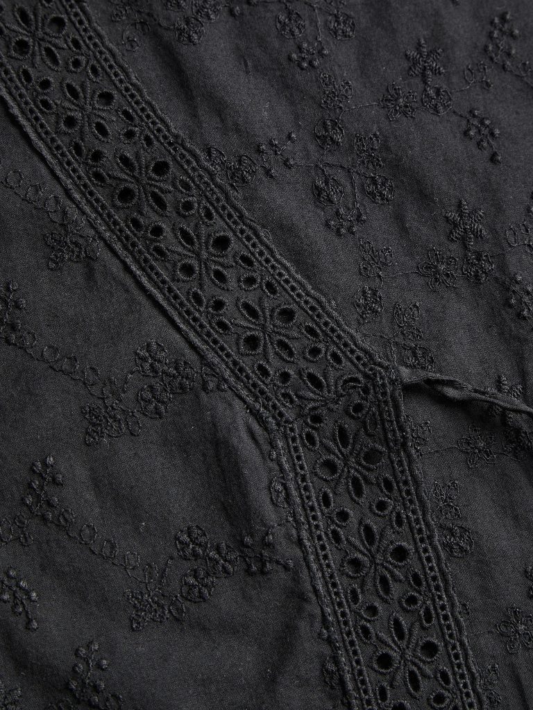 JXJADE BRODERIE SL VEST WVN BLACK