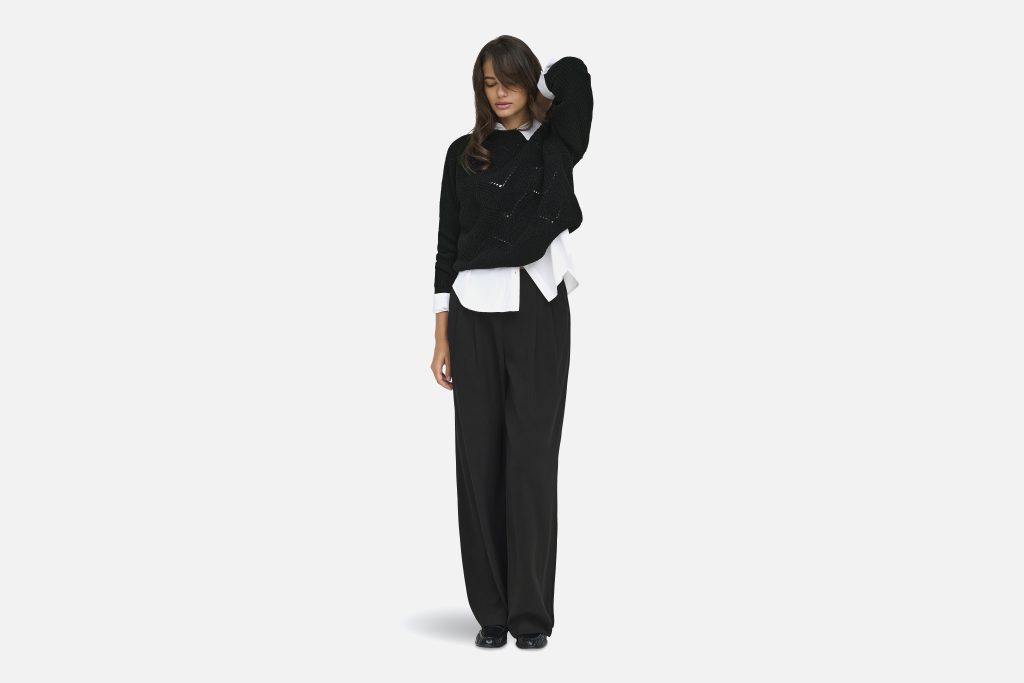 ONLSLOBE LS GLITTER ONECK BLACK